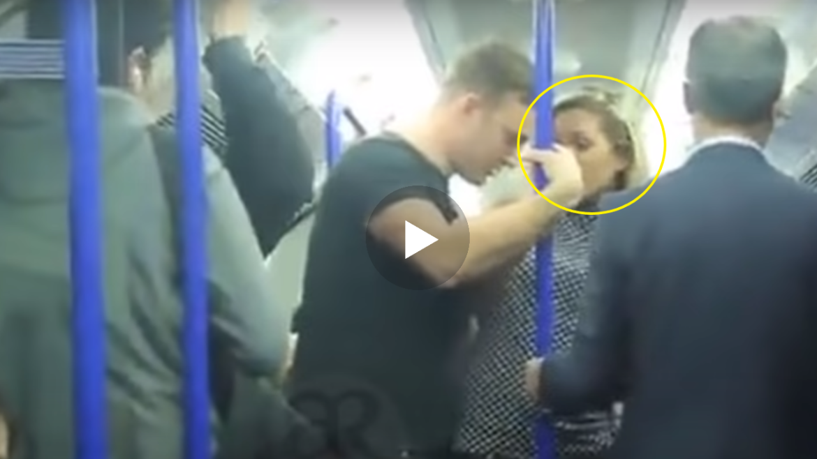 Ja pamjet e avokatit musliman qe me gjestin e tije ne autobus fitoi zemrat e shum njerzve ne mbare boten..(VIDEO)