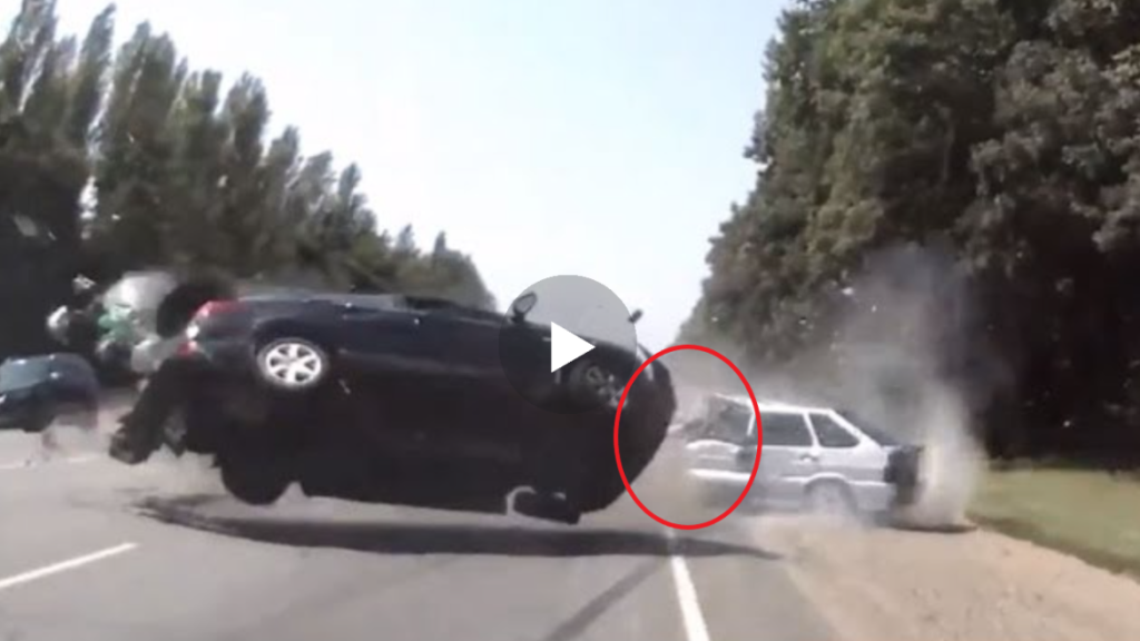 Pasi ta shikoni pamjen e ketij ak.sidenti, nuk do ta ngisni veturen tuaj me me shpejtesi ja se cfare ndodhi..(VIDEO)