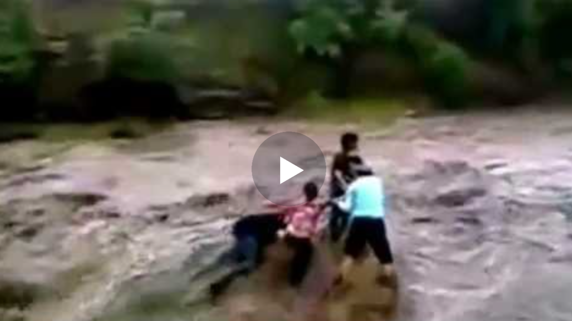 E tm.ershme – Mbeten ne mes te ujit dhe askush nuk mund ti ndihmonte, por ajo qe ndodhi ishte e papritur..(VIDEO)